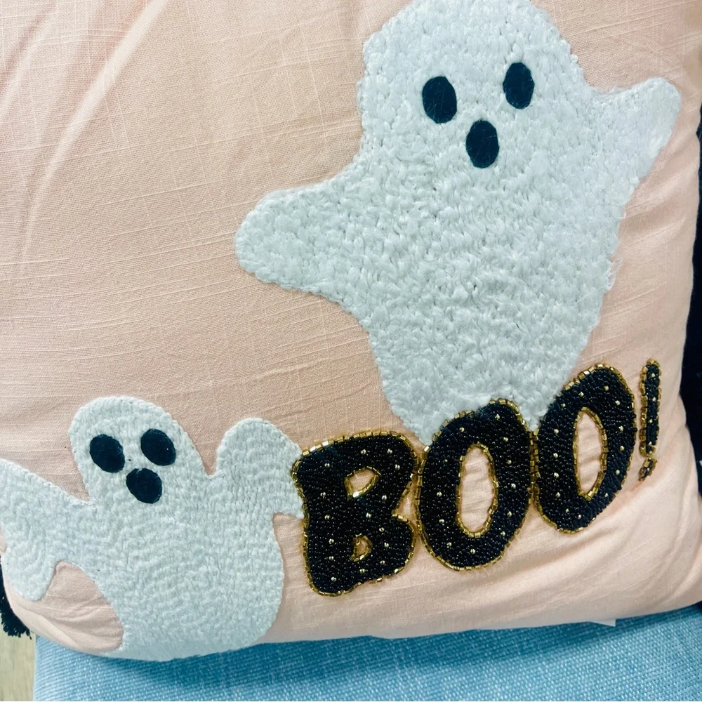 Pink Halloween Ghost Pillow with Beaded Boo 👻🩷🎃 NWT PINKOWEEN